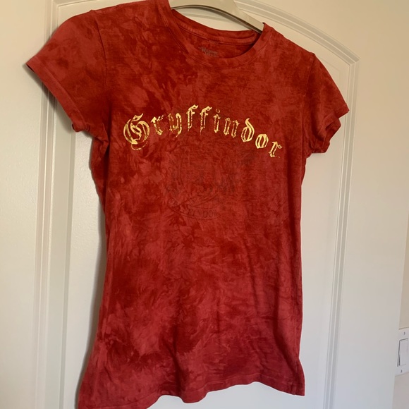 🎀 Gryffindor Tie Dye Tee Universal Studios🎀 - Picture 3 of 4